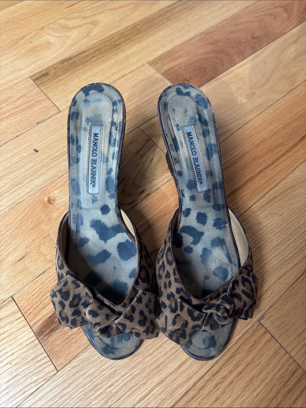 Manolo Blahnik Leopard Print Bow Slide Mules - Brown